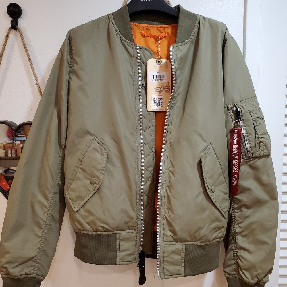 Alpha Industries Light Weight Bomber